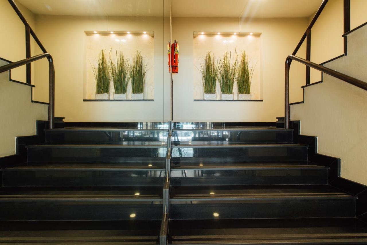 Seasons Siam Hotel Бангкок Экстерьер фото